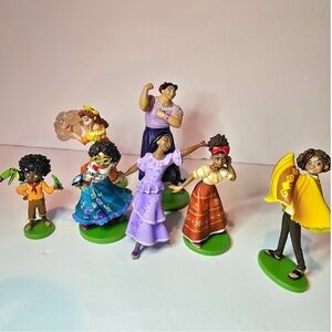 Disney Encanto Figurine Set - Purple, Yellow, Green, Blue, Brown, Cak
